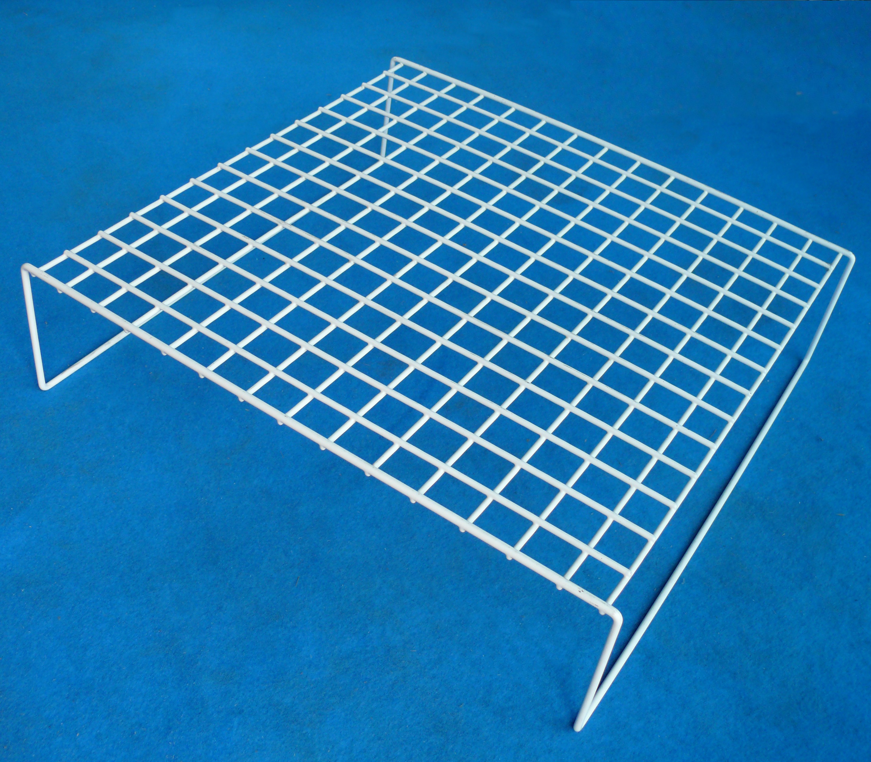 Counterbalance for Cups and Glasses 17 3/4 in × 17 3/4 in